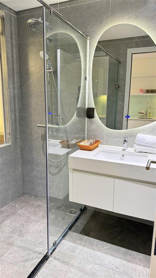 The holiday homestay mới trung tâm nhất hạ long nội thất vip view pháo hoa