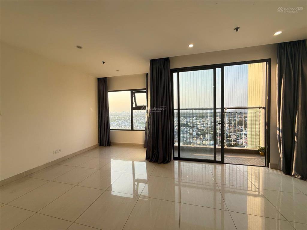 Bán căn hộ grand park 2pn+ 69m2 bếp rèm, giá tốt nhận nhà ngay