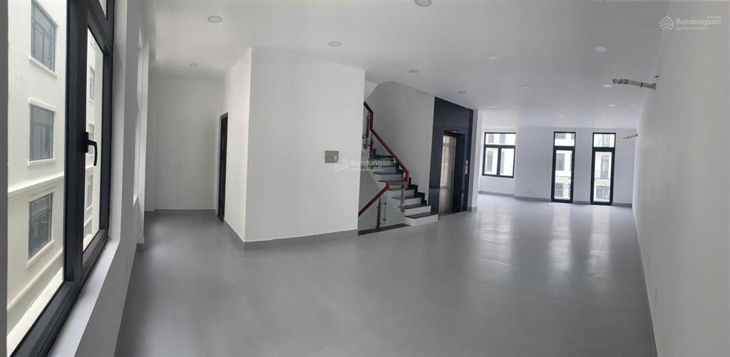 Cho thuê văn phòng 1 tầng căn to 144m2, giá tốt