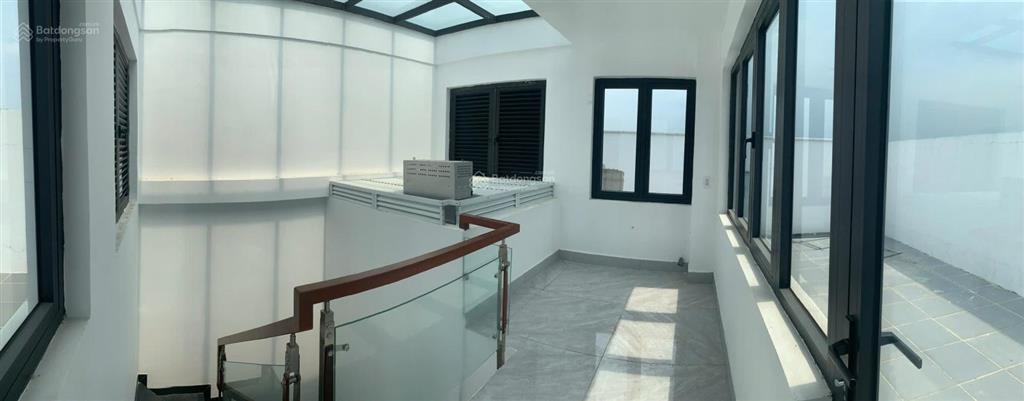 Cho thuê văn phòng 1 tầng căn to 144m2, giá tốt