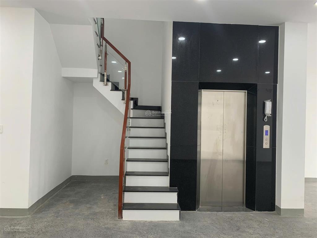 Cho thuê văn phòng 1 tầng căn to 144m2, giá tốt