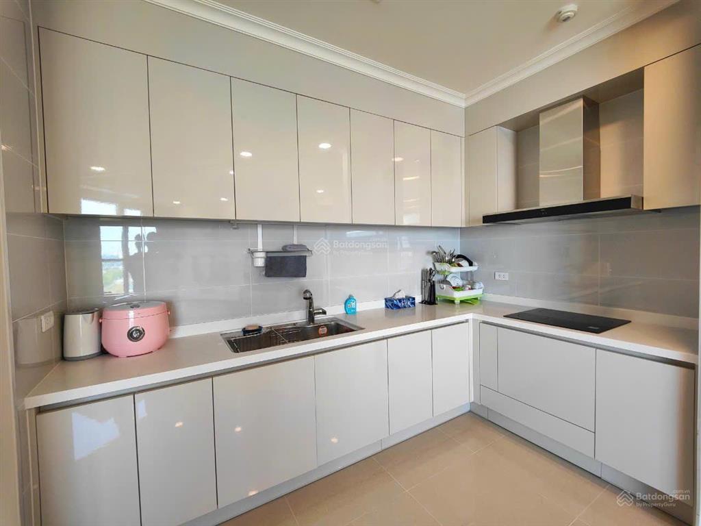Cho thuê căn hộ 2pn view biệt thự tại chung cư starlake tây hồ tây