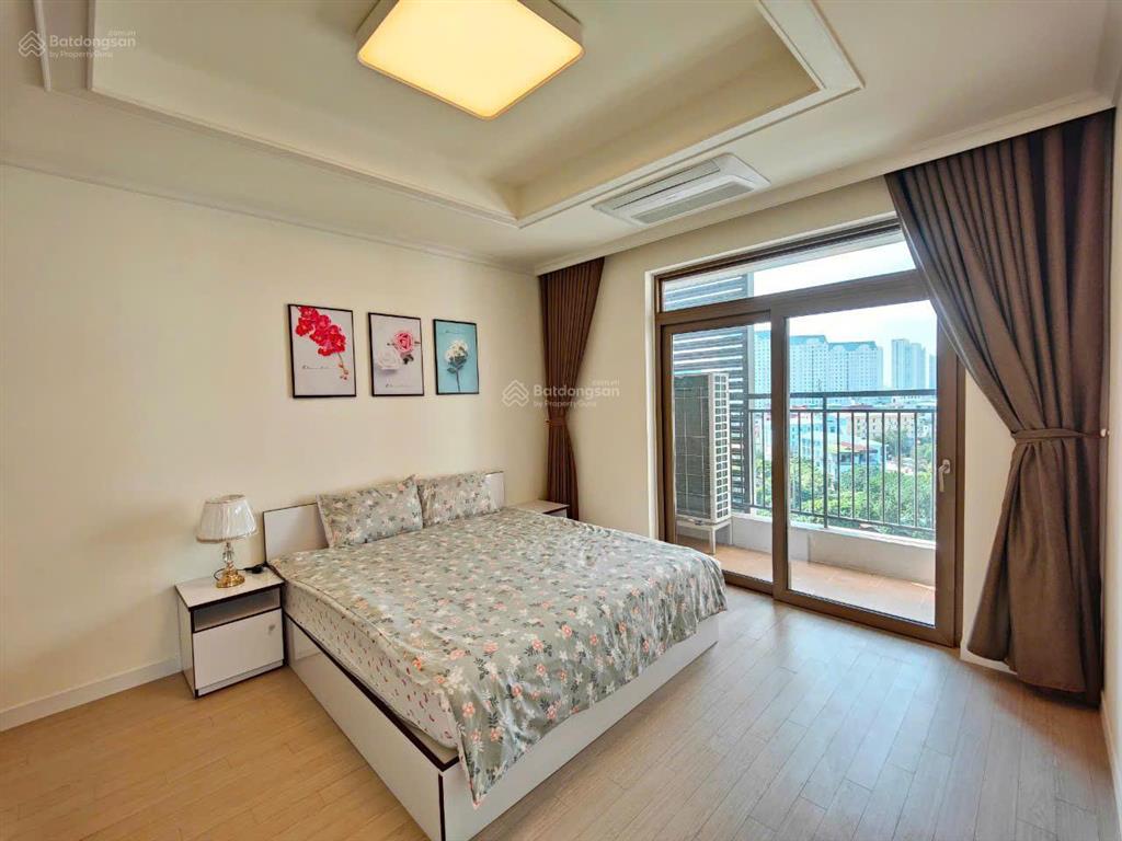 Cho thuê căn hộ 2pn view biệt thự tại chung cư starlake tây hồ tây