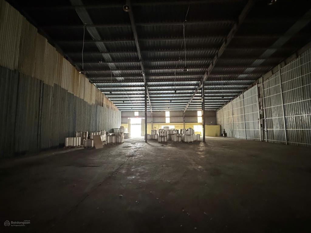 Cho thuê 3700m2 kho, nhà xưởng tại xã quang minh, kcn quang minh.  mr duy 0819 573 ***