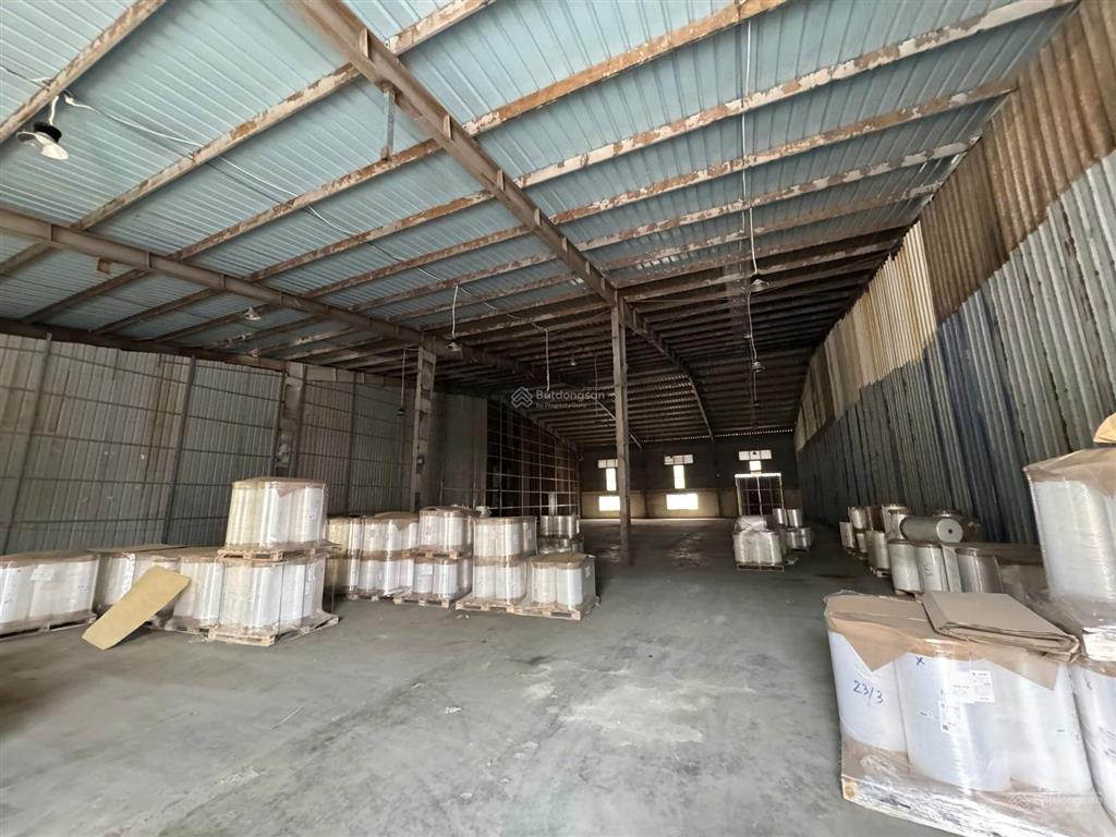 Cho thuê 3700m2 kho, nhà xưởng tại xã quang minh, kcn quang minh.  mr duy 0819 573 ***