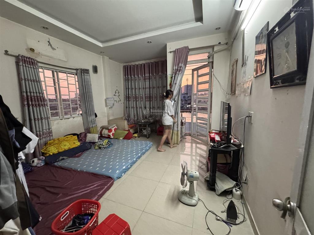 Bán nhà mặt phố để định cư nước ngoài, đang cho thuê buôn bán, pháp lý đầy đủ