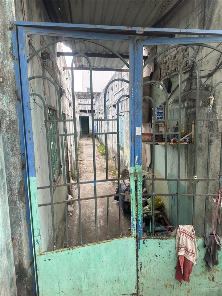 Bán nhà gấp 10 phòng trọ , đã bị xuống cấp nhiều , mua phải làm lại hết.