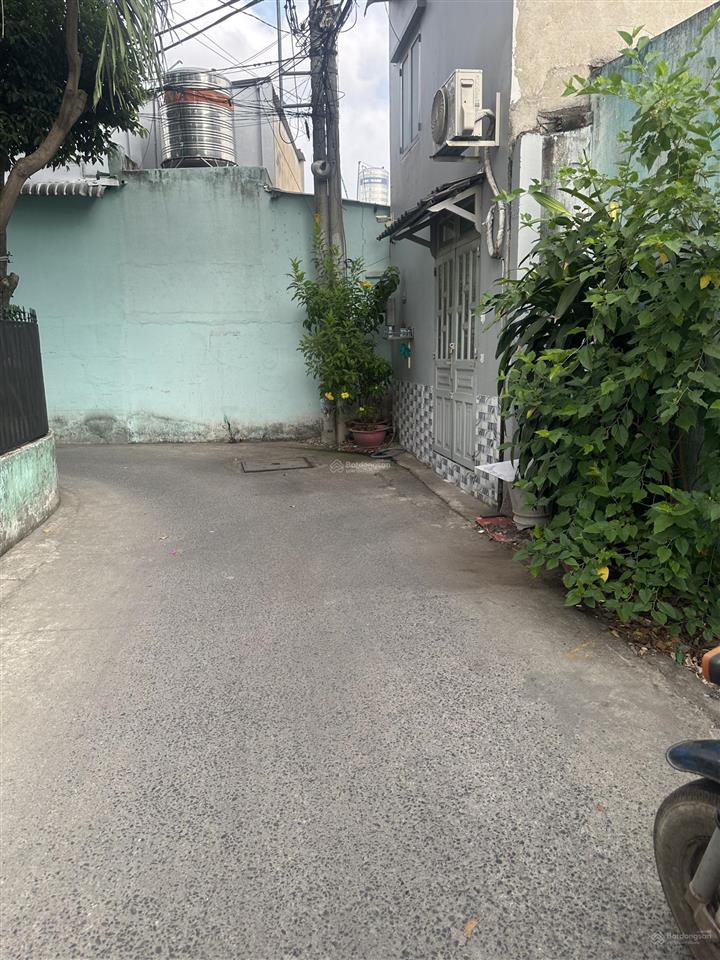 Bán nhà gấp 10 phòng trọ , đã bị xuống cấp nhiều , mua phải làm lại hết.