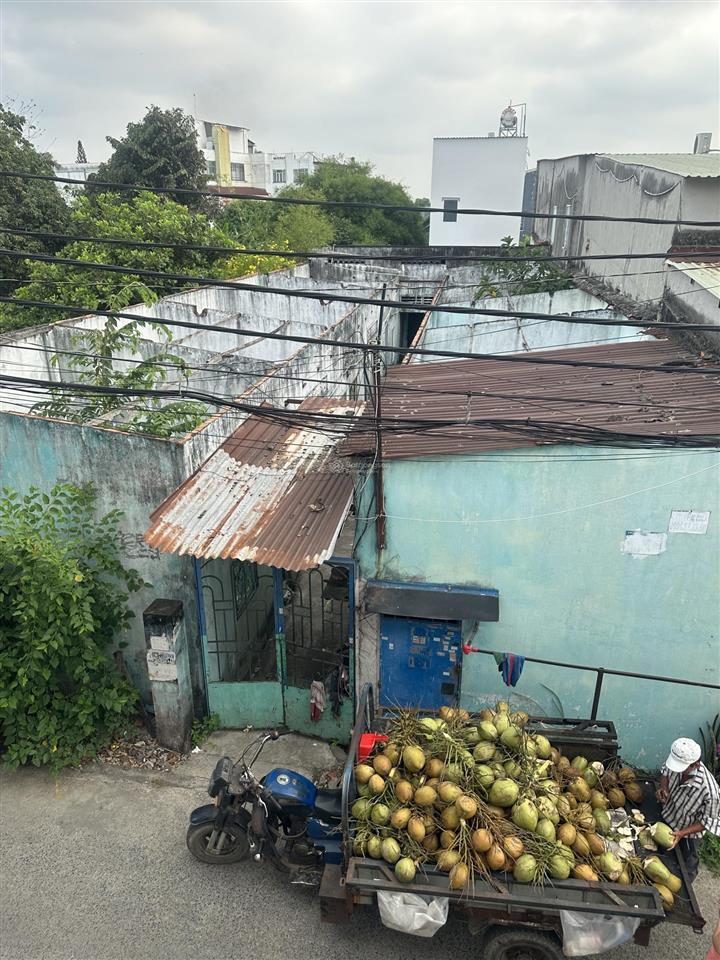 Bán nhà gấp 10 phòng trọ , đã bị xuống cấp nhiều , mua phải làm lại hết.