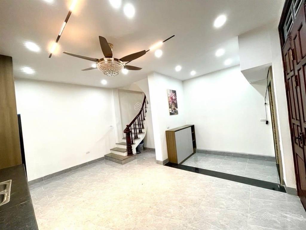 Chỉ hơn 6 tỷ ! bán nhà ngay ngã 5 hà trì, hà cầu  dt 35m2  mt 5.6m  5 tầng.