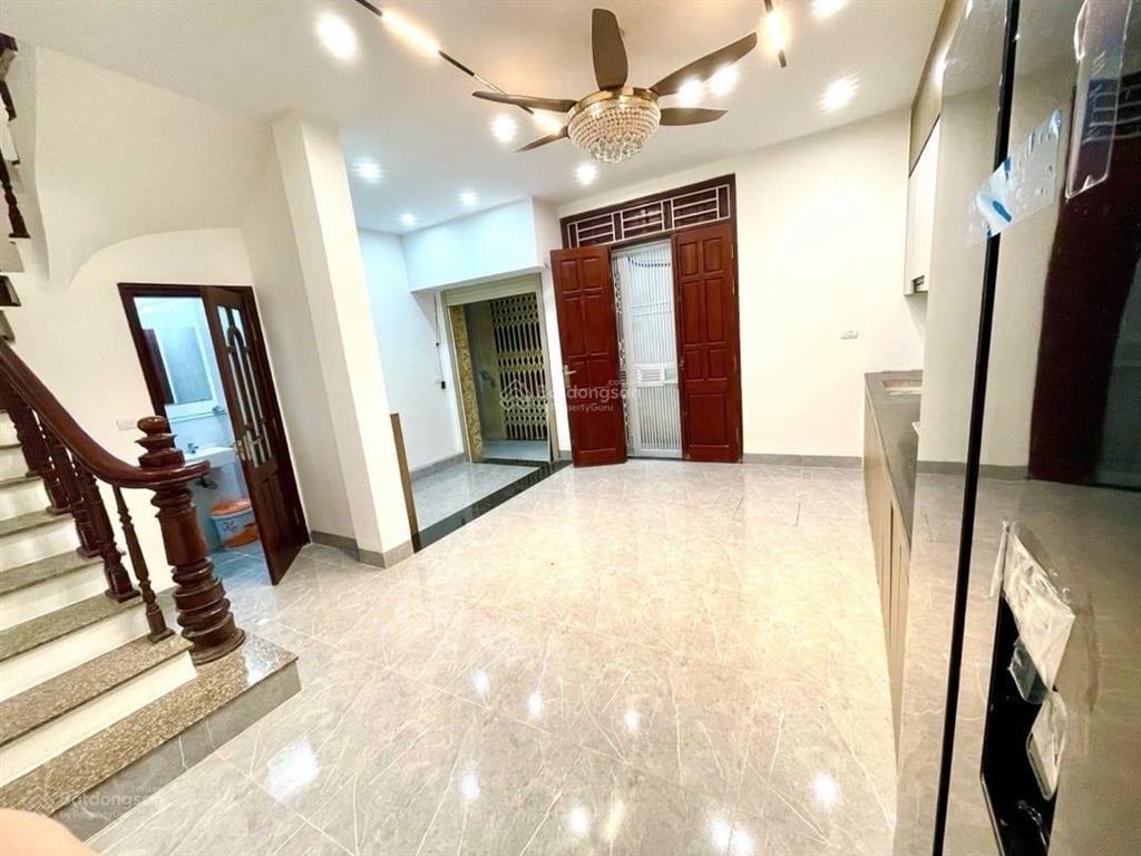 Chỉ hơn 6 tỷ ! bán nhà ngay ngã 5 hà trì, hà cầu  dt 35m2  mt 5.6m  5 tầng.