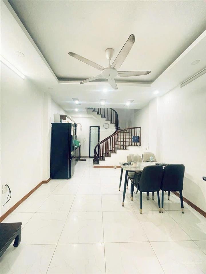 Nhỉnh 6 tỷ, bán nhà lô góc ngay đường ngọc trục nam từ liêm 4 tầng full nội thất , gần ngõ ô tô