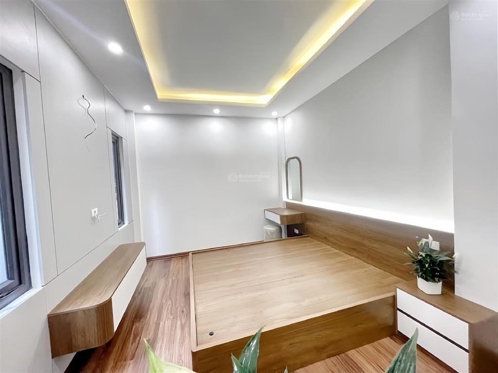 Chỉ hơn 6 tỷ,bán nhà lô góc ngay phố lụa vạn phúc! vài bước ra ô tô,5 tầng full nội thất ở ngay