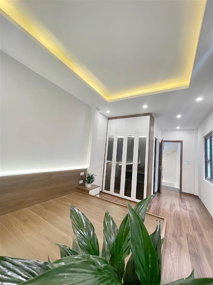 Chỉ hơn 6 tỷ,bán nhà lô góc ngay phố lụa vạn phúc! vài bước ra ô tô,5 tầng full nội thất ở ngay