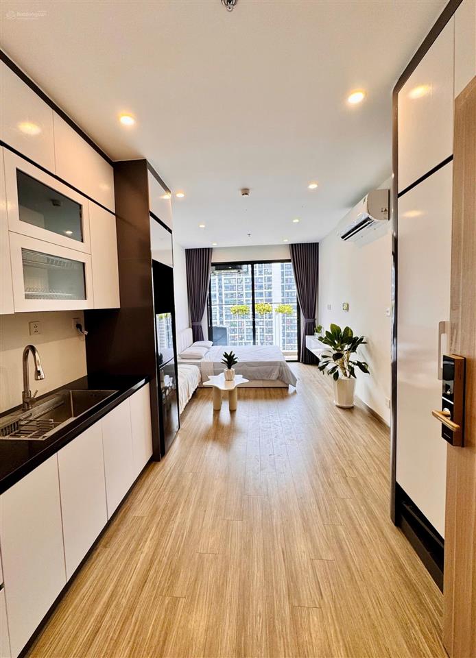Chỉ hơn 2 tỷ bán gấp studio vinhomes smartcity full nội thất view hồ thoáng mát