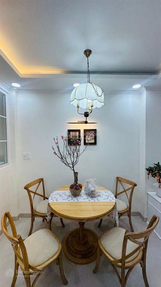 1 bước ra mặt tiền  tô hiến thành q10  nhà mới full nội thất