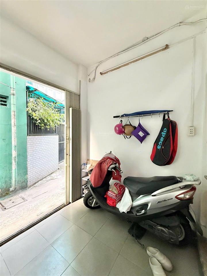 Siêu vị trí hoàng văn thụ  phú nhuận  cách mặt tiền 1 căn  50m sổ nở hậu  chỉ 6.6 tỷ.