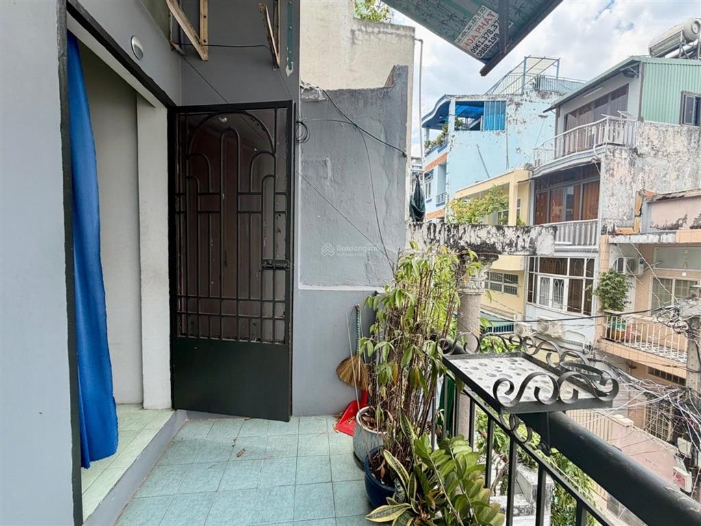 Siêu hiếm  sát mặt đường trương quốc dung  phú nhuận  3 tầng  30m sổ a4  khu tam giác vàng
