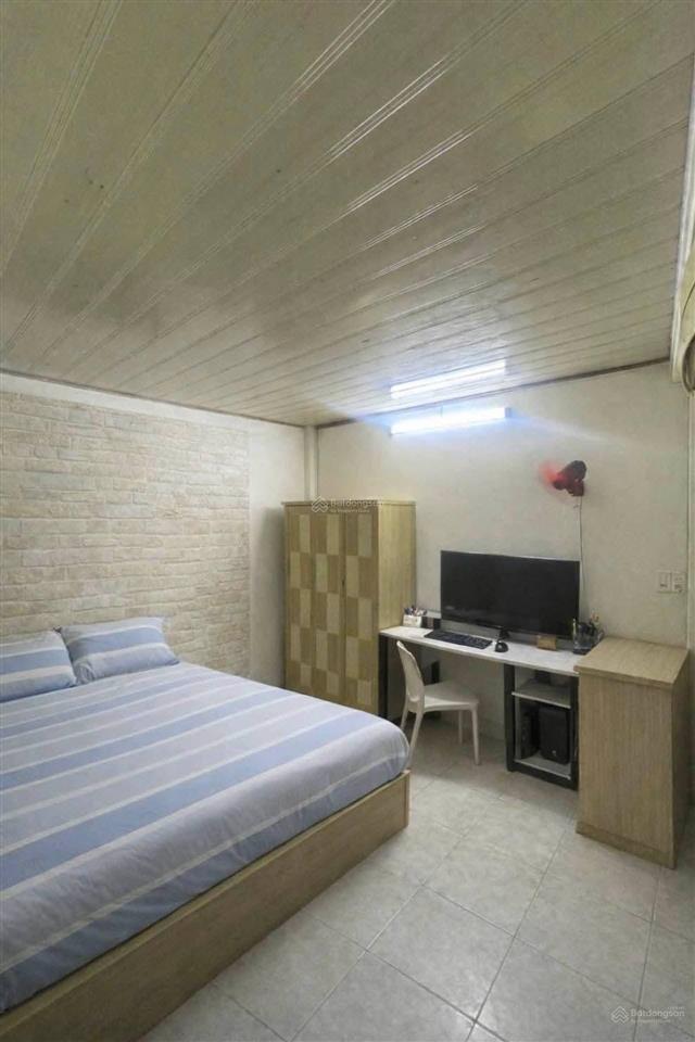 Cực hiếm  hxh thông huỳnh văn bánh phú nhuận  3 tầng lầu  2pn 2wc ở ngay  dtsd 50m2 ngang 4m