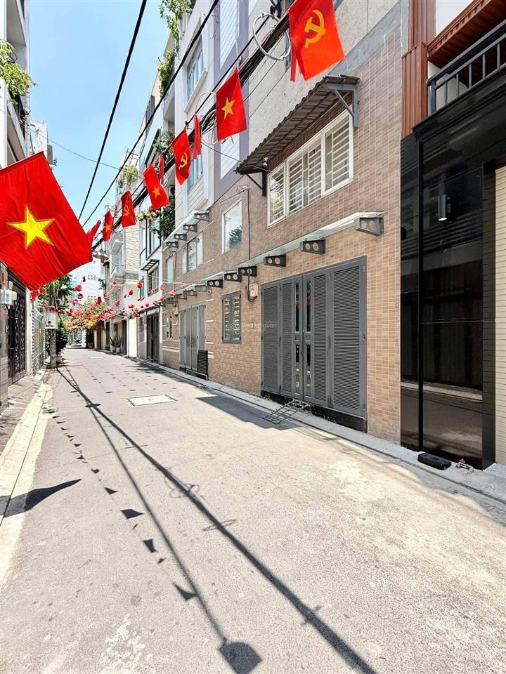 Cực hiếm  hxh thông huỳnh văn bánh phú nhuận  3 tầng lầu  2pn 2wc ở ngay  dtsd 50m2 ngang 4m