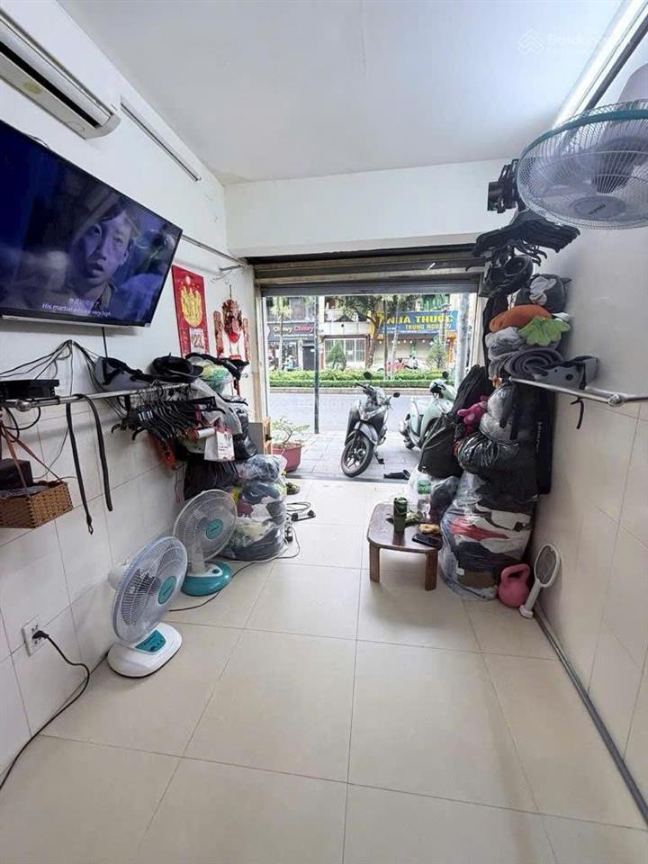 Mặt tiền ngay khu ẩm thực phan xích long  phú nhuận  17m²  2 tầng  giá chỉ 5.5 tỷ
