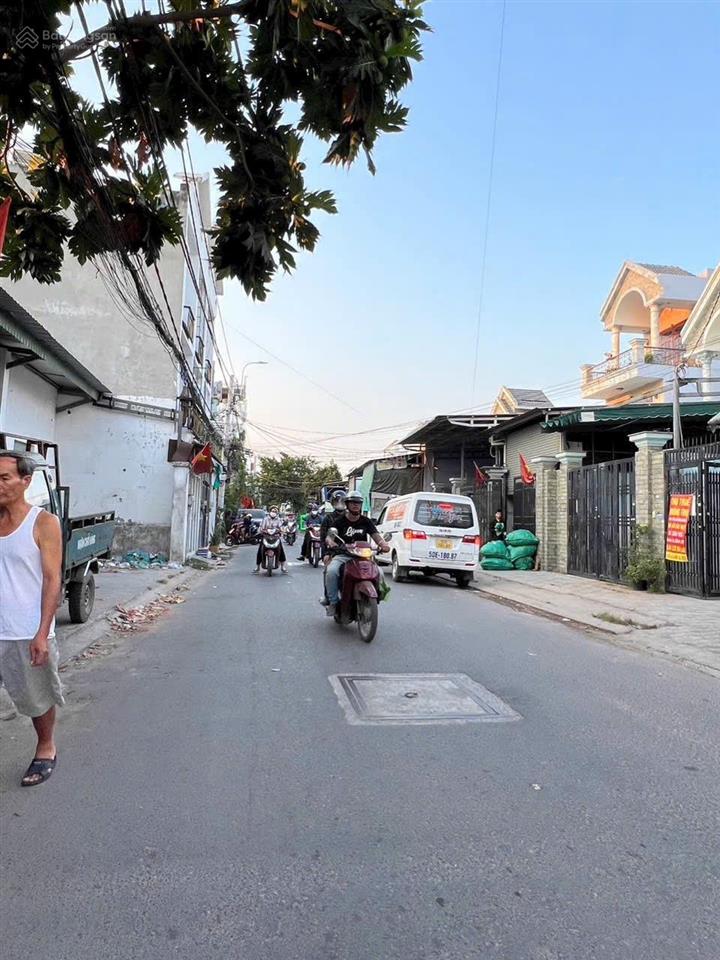 Vị trí kinh doanh đắc địa giá tốt bình tân. dt 4.5x15m shr