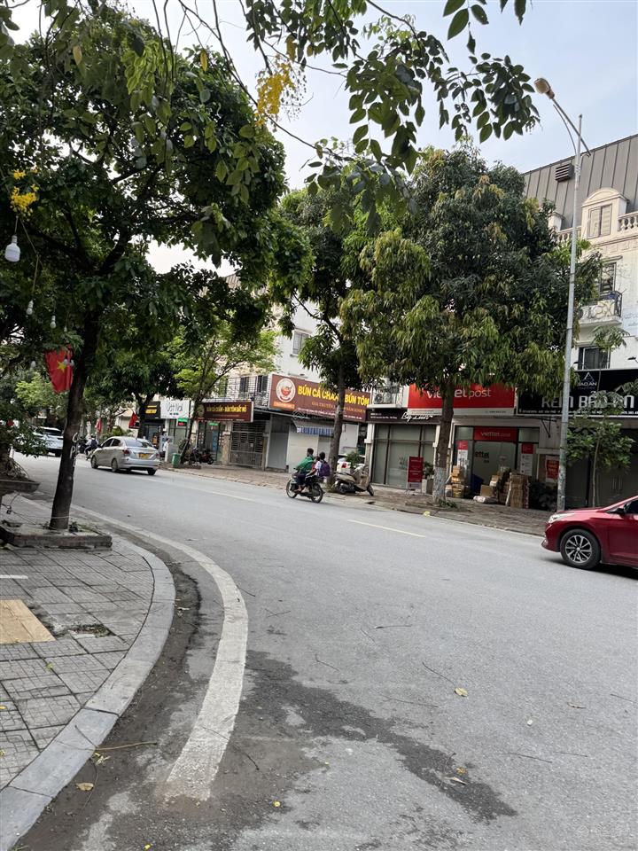 Hoa hậu mp chiến thắng 45m * 5 tầng thang máy, giá 12,5 tỷ, ô tô, kinh doanh.