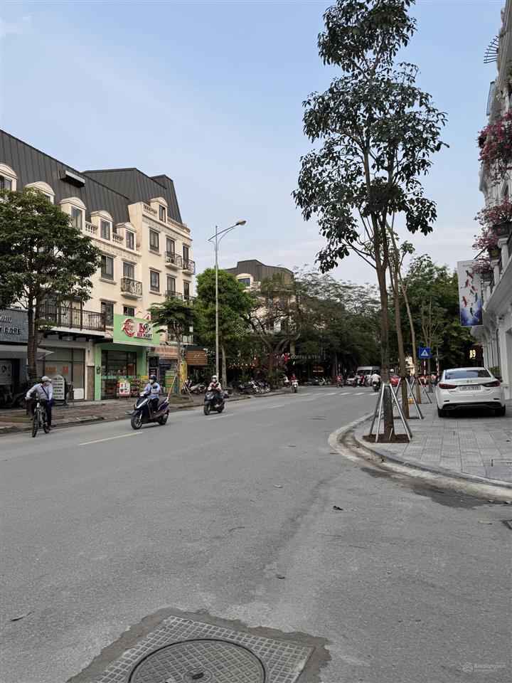 Hoa hậu mp chiến thắng 45m * 5 tầng thang máy, giá 12,5 tỷ, ô tô, kinh doanh.