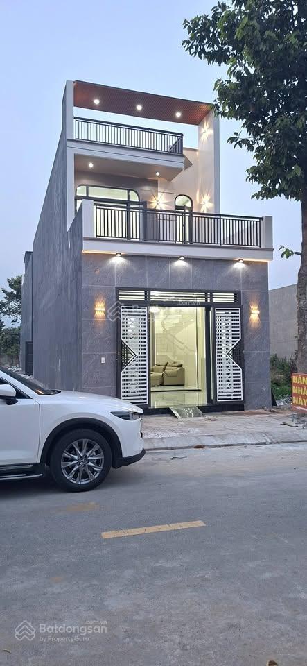 Bán nhà 1 trệt 1 lầu tại phường tân uyên tp hcm, cách chợ hội nghĩa 500m, shr  giá 2,3 tỷ
