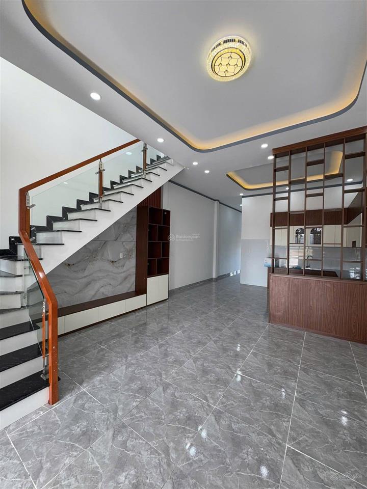 Bán nhà 1 trệt 1 lầu uyên hưng, bình dương, cách kcn vsip3 300m, sổ hồng riêng giá 2,15 tỷ