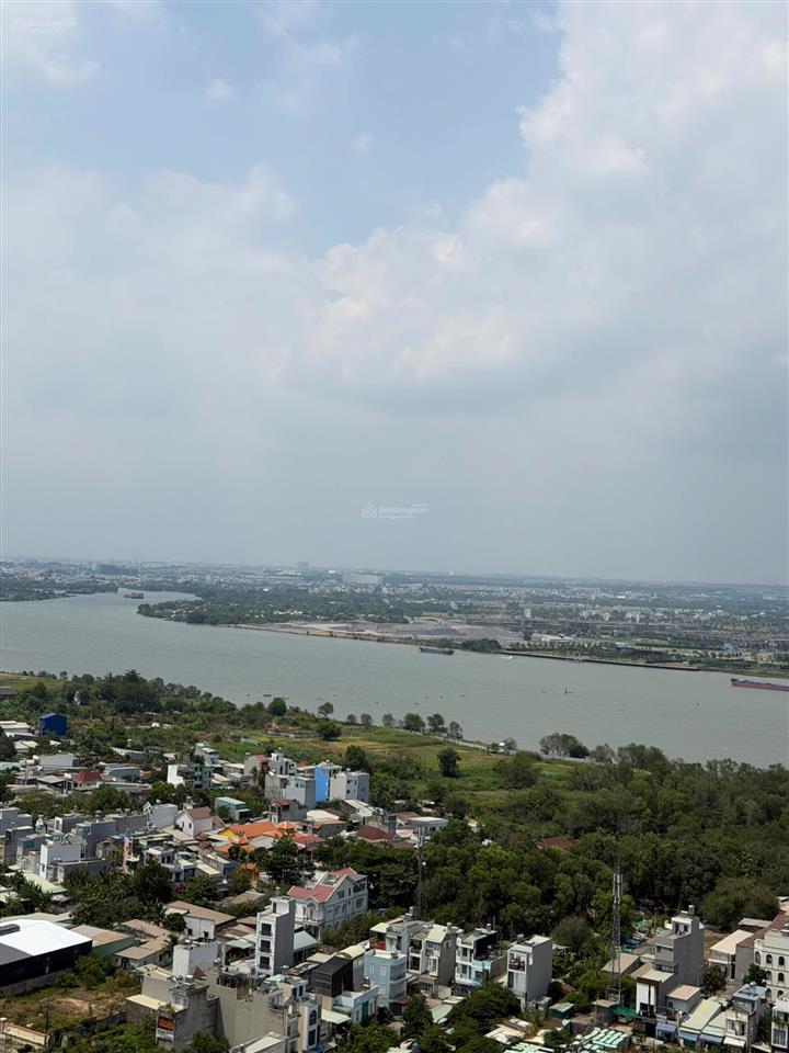 Gấp, cần bán 2pn góc the beverly view sông  chỉ 4,950 tỷ, xem nhà  ***