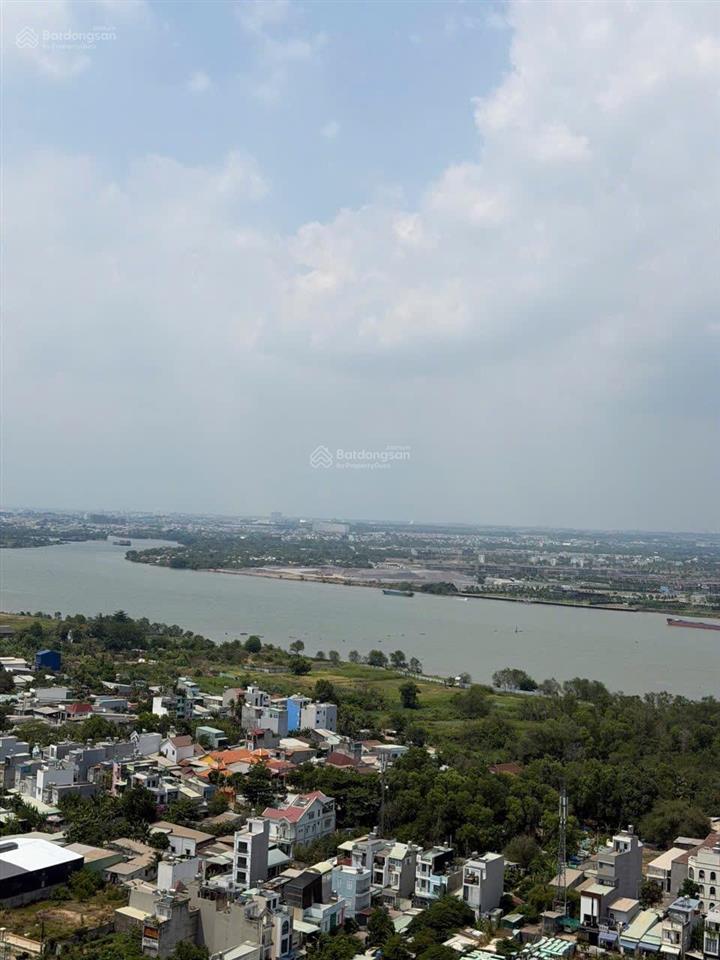 Gấp, bán nhanh giá tốt 2pn góc the beverly chỉ 4,830 tỷ, view thoáng, tầng đẹp  0935 448 ***