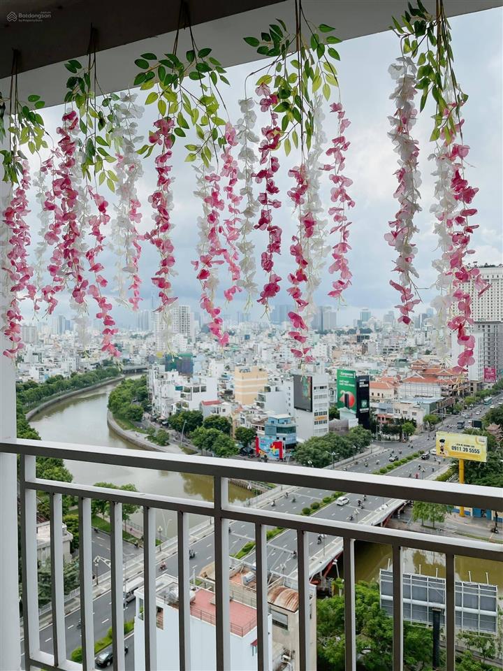 Bán căn hộ thế hệ mới, quận 1, 85m2, 2pn, view sông, 6.3 tỷ, sổ hồng