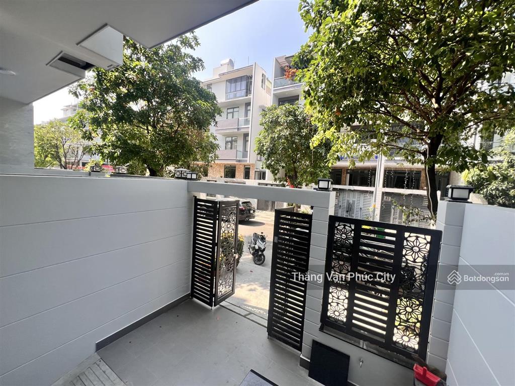 Chủ nhà cho thuê tầng trệt, có thang máy, máy lạnh, mới đẹp giá 12 triệu, hầm xe rộng, đường ô tô