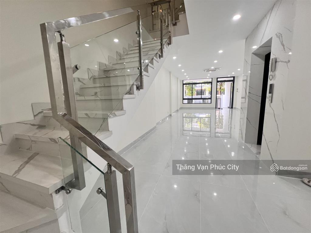 Chủ nhà cho thuê tầng trệt, có thang máy, máy lạnh, mới đẹp giá 12 triệu, hầm xe rộng, đường ô tô