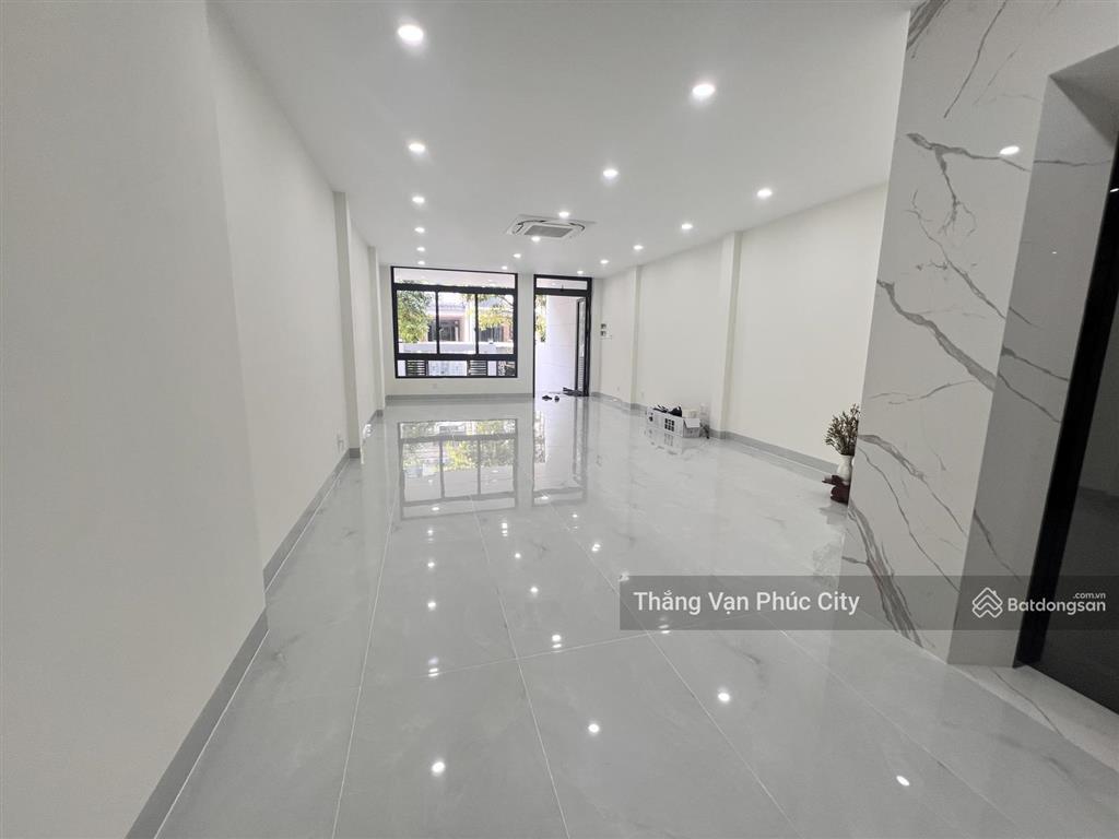 Chủ nhà cho thuê tầng trệt, có thang máy, máy lạnh, mới đẹp giá 12 triệu, hầm xe rộng, đường ô tô