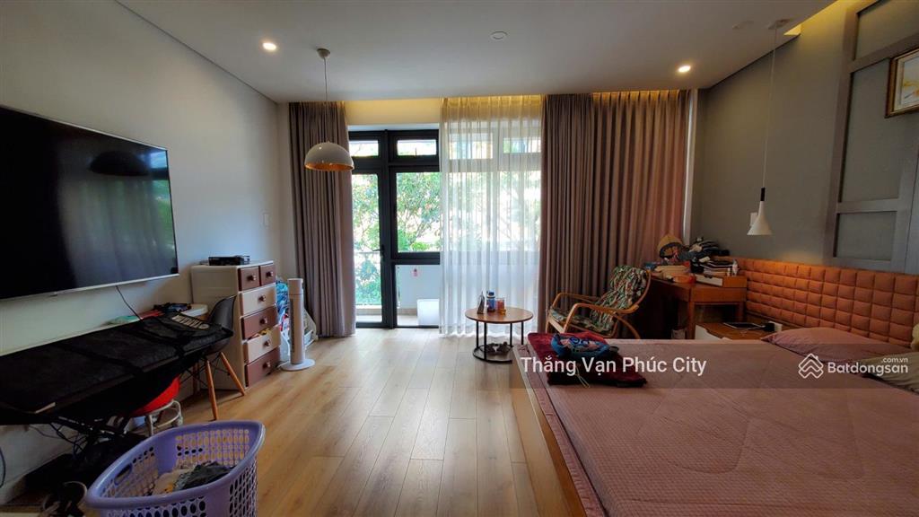 Nhà hoàn thiện cao cấp để gia đình ở  full nội thất, hầm 4 tầng, sang trọng, hiện đại, 4 phòng ngủ