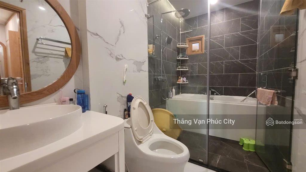 Nhà hoàn thiện cao cấp để gia đình ở  full nội thất, hầm 4 tầng, sang trọng, hiện đại, 4 phòng ngủ