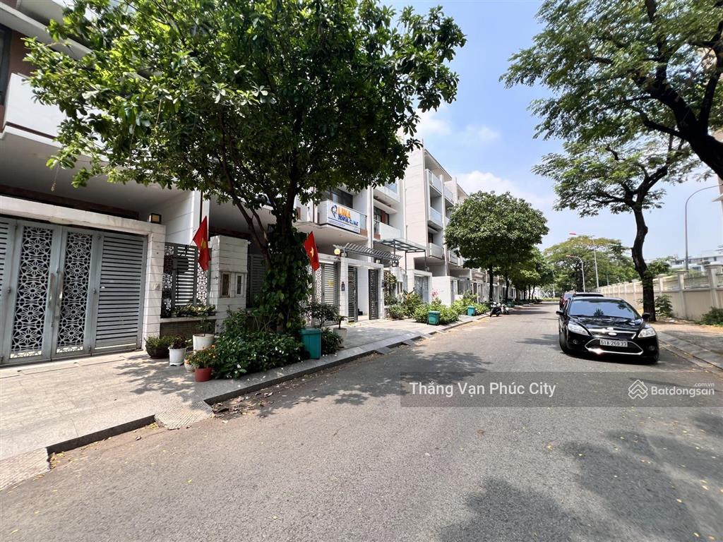Nhà hoàn thiện cao cấp để gia đình ở  full nội thất, hầm 4 tầng, sang trọng, hiện đại, 4 phòng ngủ