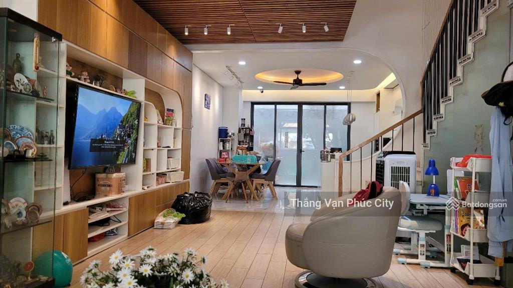 Nhà hoàn thiện cao cấp để gia đình ở  full nội thất, hầm 4 tầng, sang trọng, hiện đại, 4 phòng ngủ