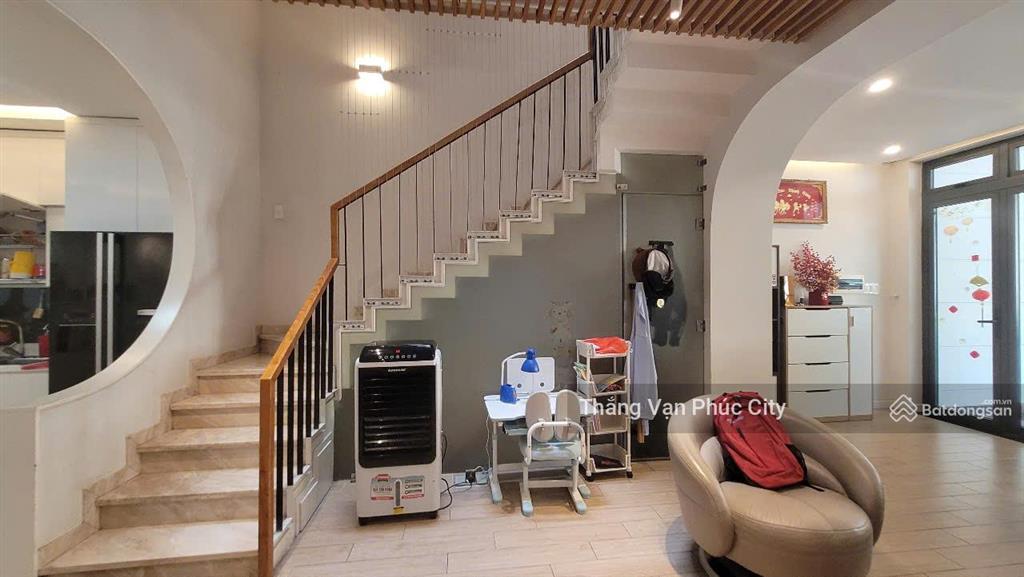 Nhà hoàn thiện cao cấp để gia đình ở  full nội thất, hầm 4 tầng, sang trọng, hiện đại, 4 phòng ngủ