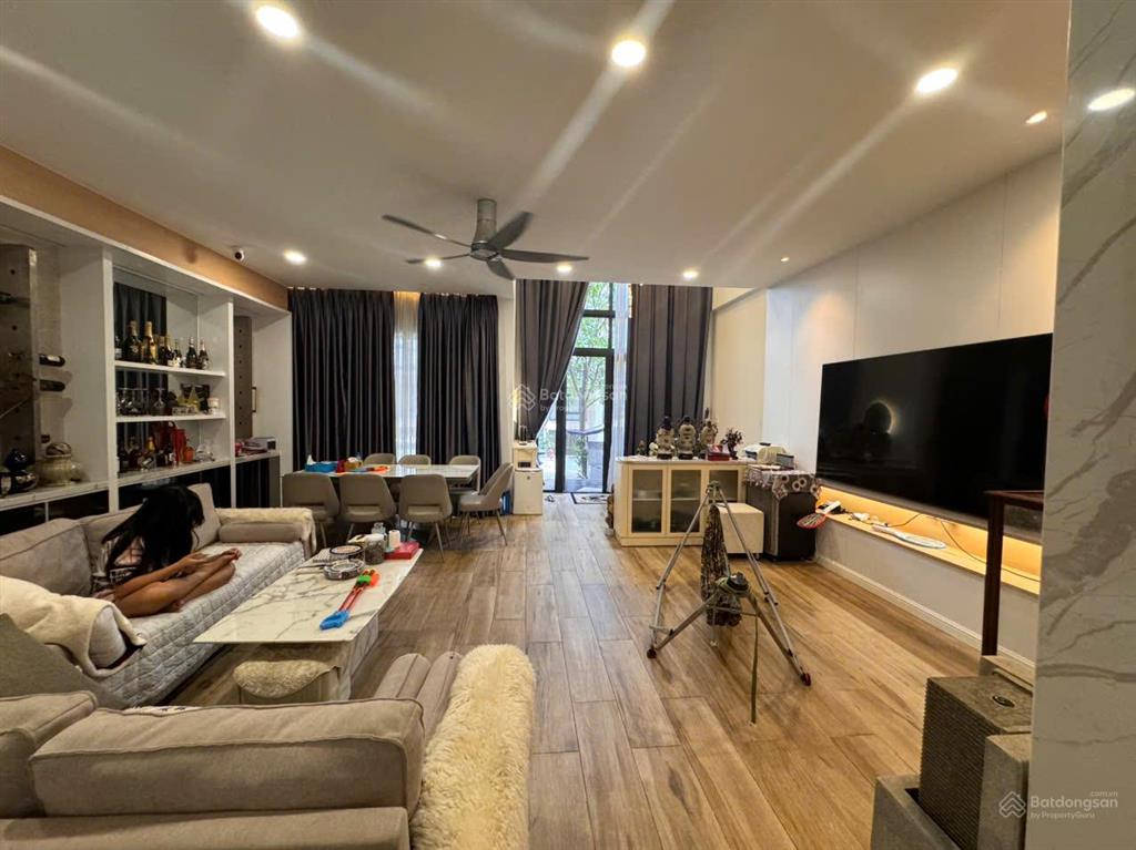 Chủ giảm 2 tỷ 500  bán nhanh căn 7x22m, hầm 4 tầng hoàn thiện, kế bên khu thương mại diamond sky