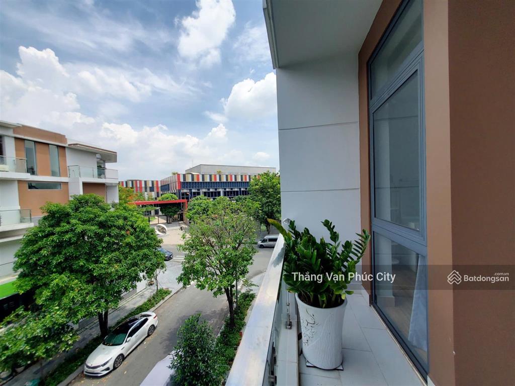 Cho thuê văn phòng đẹp, 7.500.000, rộng thoáng có ban công, máy lạnh, bàn ghế văn phòng nếu cần