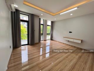 Cho thuê văn phòng đẹp, 7 triệu 500, rộng thoáng có bạn công, máy lạnh, bàn ghế văn phòng nếu cần