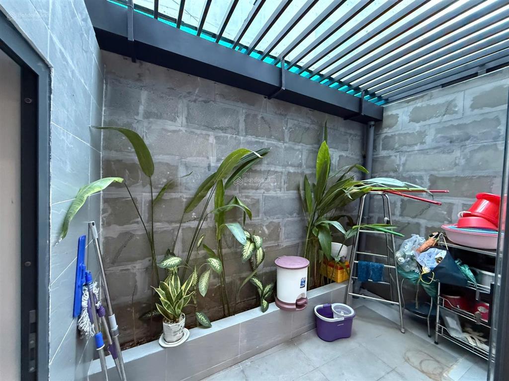 Chủ cần bán 16 tỷ 300, một trong những căn giá tốt, mua ở và cho thuê, 4 phòng ngủ thiết kế đẹp