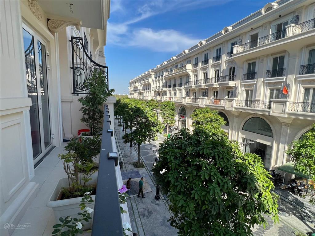 Một trong những căn nhà 7x22m đẹp phố đi bộ, vạn phúc city, nội thất hơn 12 tỷ, đẹp và độc lạ