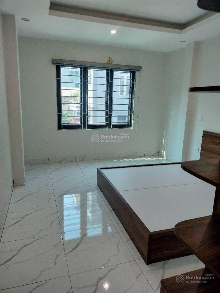 Siêu phẩm phố lụa hà đông  nhà đẹp ở ngay  dt 40m2  5 tầng  7,68 tỷ