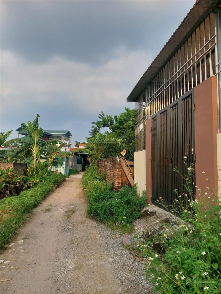 Chính chủ cần bán lô đất đẹp, đường ô tô tránh, gần chùa thầy, quốc oai. giá 900 triệu