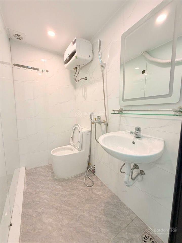 Bán ch tập thể phố 8/3, kim ngưu, nhà đẹp, 60m2 2 ngủ, wc khép kín, sổ riêng giá 3,3 tỷ