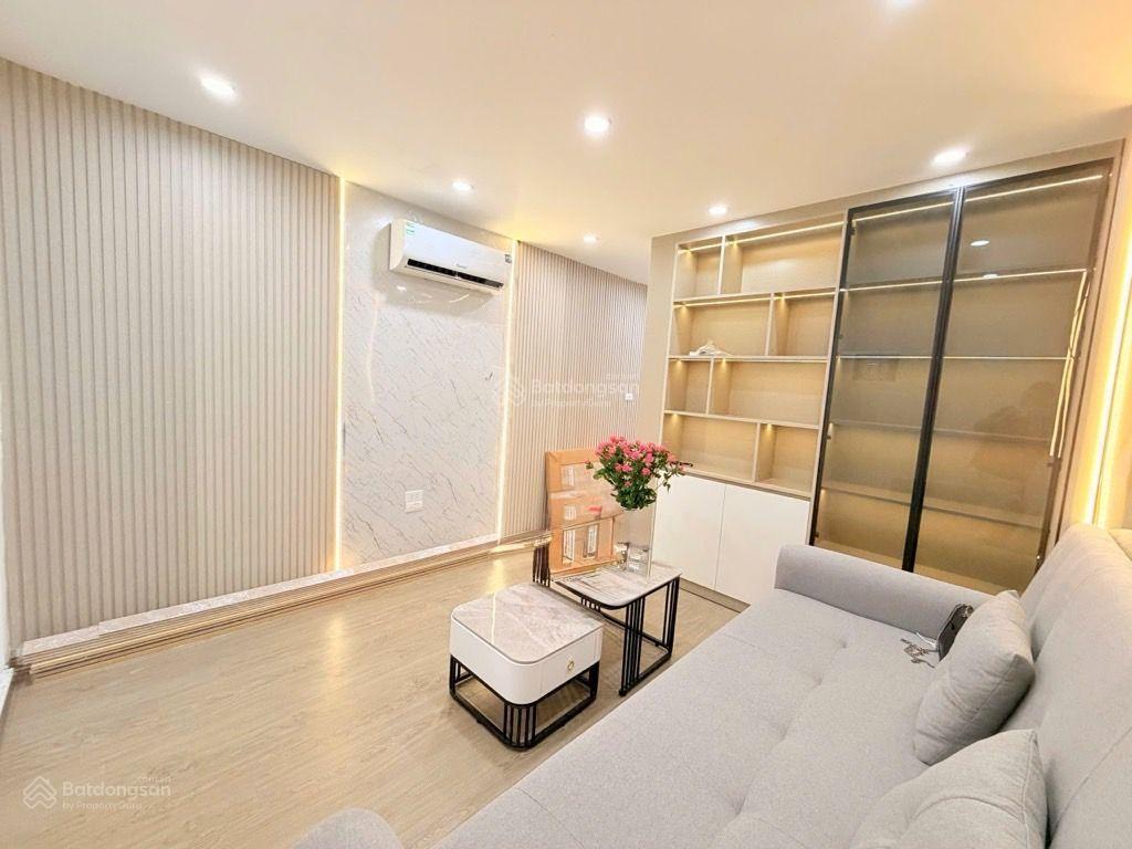 Bán ch tập thể phố 8/3, kim ngưu, nhà đẹp, 60m2 2 ngủ, wc khép kín, sổ riêng giá 3,3 tỷ